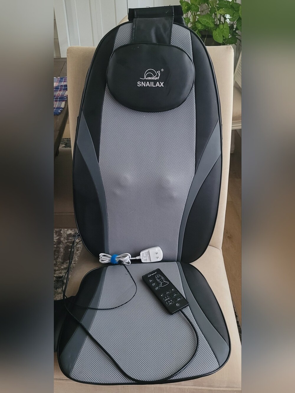 SNAILAX Gray and Black Shiatsu Massage Seat Cushion